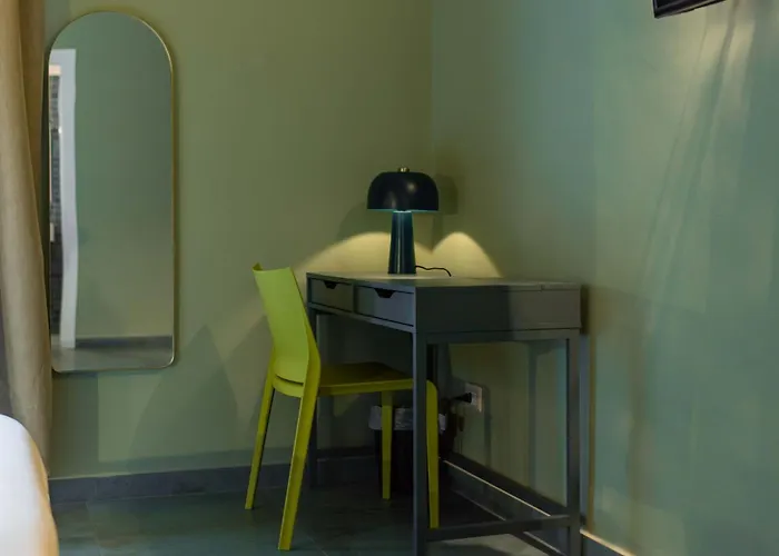 לינה וארוחת בוקר Opera Boutique 3*