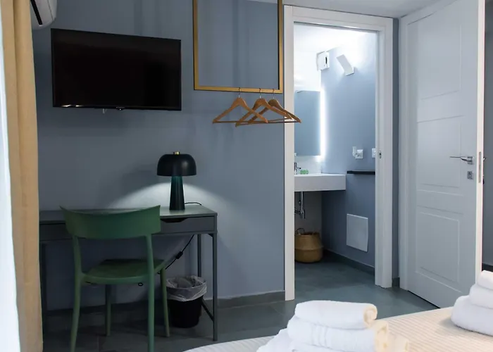 לינה וארוחת בוקר Opera Boutique 3*