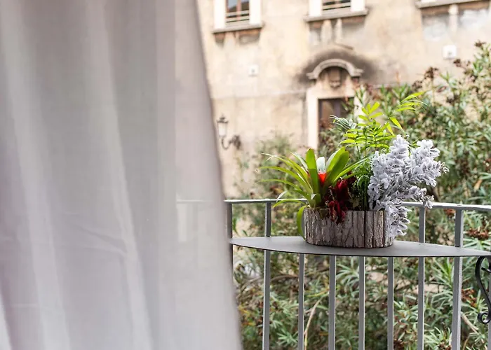 לינה וארוחת בוקר Opera Boutique 3*