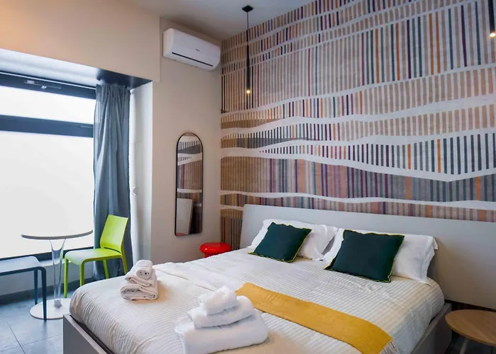 לינה וארוחת בוקר Opera Boutique 3*