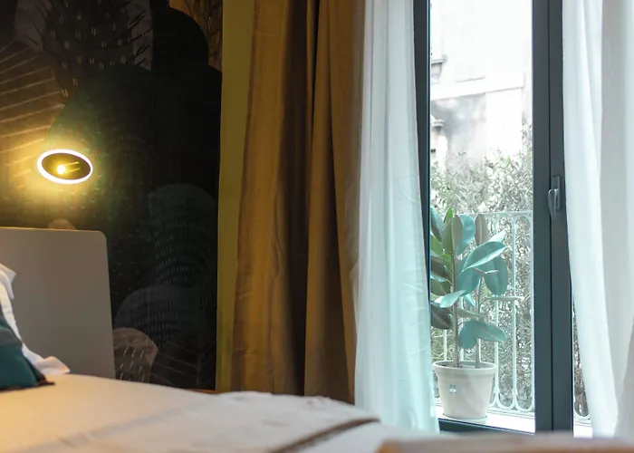 לינה וארוחת בוקר Opera Boutique 3*