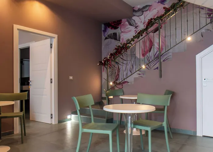 לינה וארוחת בוקר Opera Boutique 3*